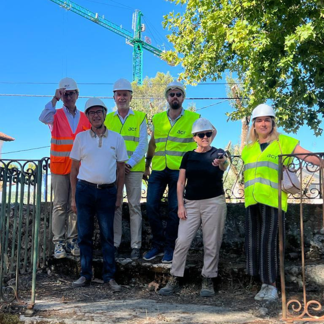 Almudena Negro visita el cohousing de Villa Rosita
