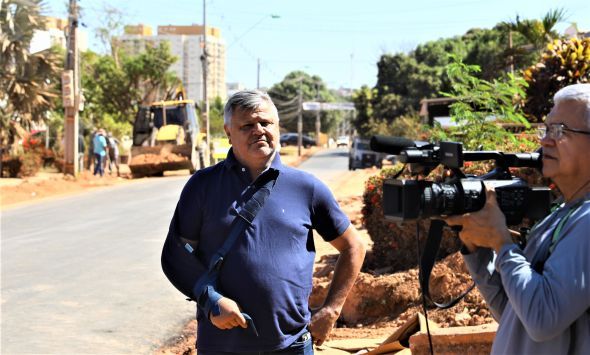 Prefeitura de Cuiab | Obra de recapeamento da rua Accia Cuiabana finalizada e via ainda receber calamento e sinalizao