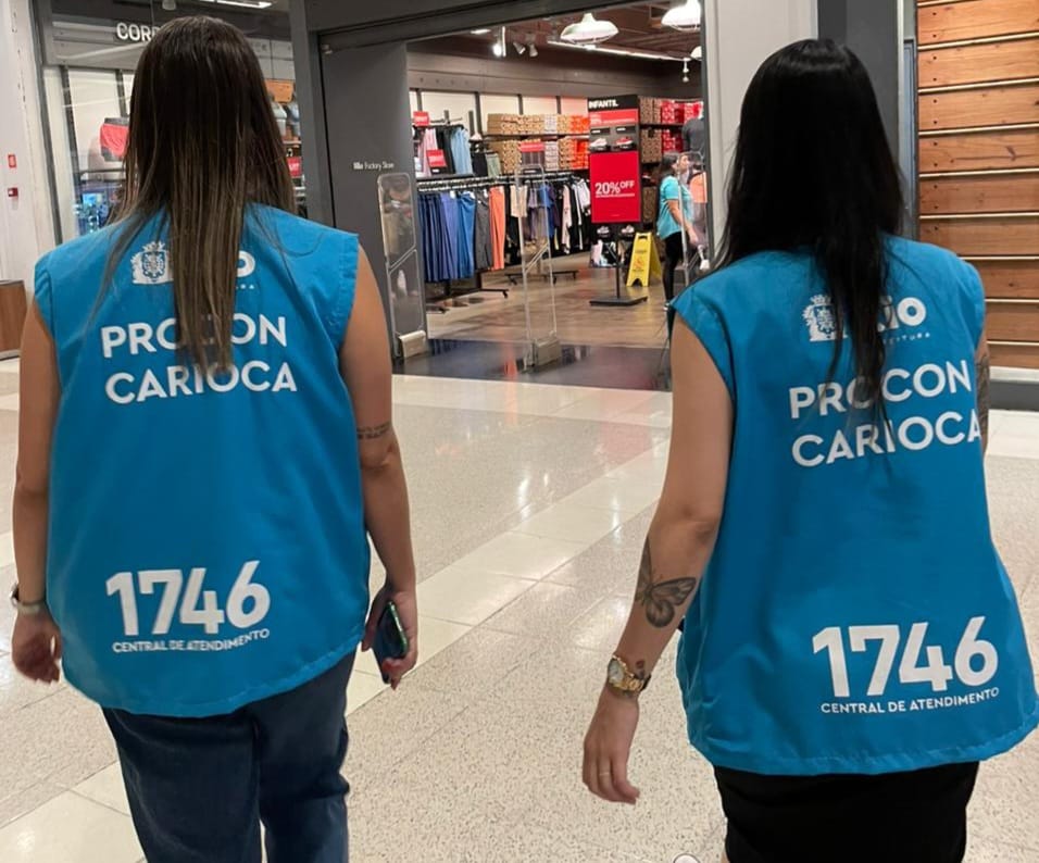 Procon Carioca notifica lojas no Shopping Nova América por irregularidades - Prefeitura da Cidade do Rio de Janeiro