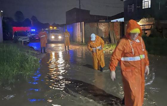 Fora-tarefa acolhe moradores da Caximba durante alagamentos em Curitiba