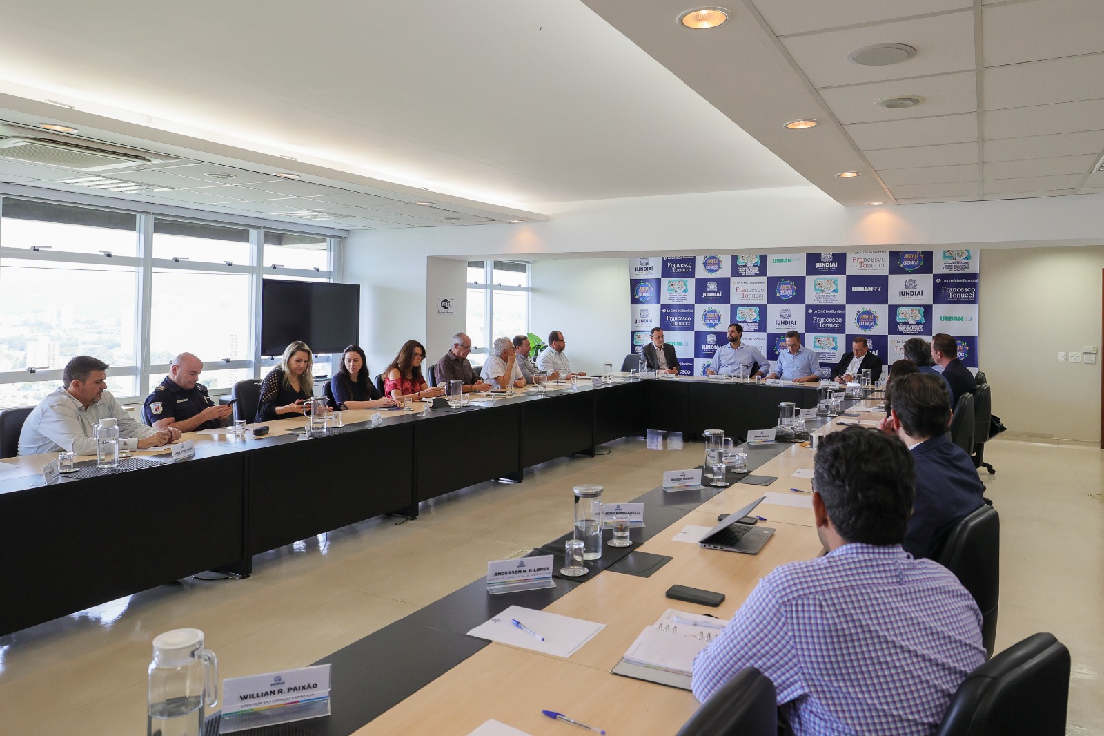 Prefeito coordena reunião de Plataformas com alinhamento de entregas